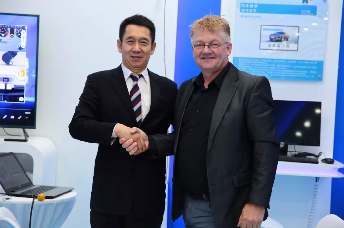 產(chǎn)教融合與汽車職業(yè)教育發(fā)展暨風(fēng)向標(biāo)第十三屆國內(nèi)外汽車專業(yè)教學(xué)經(jīng)驗(yàn)交流會隆重舉行 產(chǎn)教融合與汽車職業(yè)教育發(fā)展暨風(fēng)向標(biāo)第十三屆國內(nèi)外汽車專業(yè)教學(xué)經(jīng)驗(yàn)交流會隆重舉行