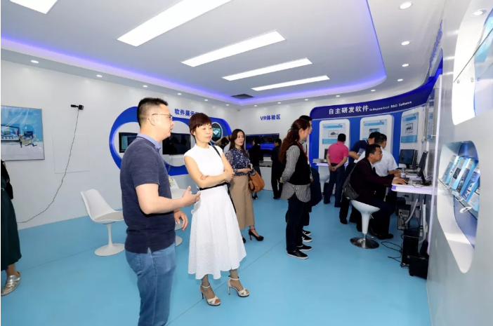 產(chǎn)教融合與汽車職業(yè)教育發(fā)展暨風(fēng)向標(biāo)第十三屆國內(nèi)外汽車專業(yè)教學(xué)經(jīng)驗(yàn)交流會隆重舉行 產(chǎn)教融合與汽車職業(yè)教育發(fā)展暨風(fēng)向標(biāo)第十三屆國內(nèi)外汽車專業(yè)教學(xué)經(jīng)驗(yàn)交流會隆重舉行