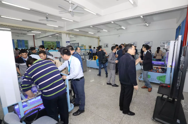 產(chǎn)教融合與汽車職業(yè)教育發(fā)展暨風(fēng)向標(biāo)第十三屆國內(nèi)外汽車專業(yè)教學(xué)經(jīng)驗(yàn)交流會隆重舉行 產(chǎn)教融合與汽車職業(yè)教育發(fā)展暨風(fēng)向標(biāo)第十三屆國內(nèi)外汽車專業(yè)教學(xué)經(jīng)驗(yàn)交流會隆重舉行