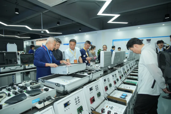 深圳風(fēng)向標(biāo)教育資源股份有限公司 深圳風(fēng)向標(biāo)教育資源股份有限公司