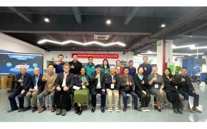 南科大工學院院長徐政和院士攜國內外專家一行蒞臨風向標